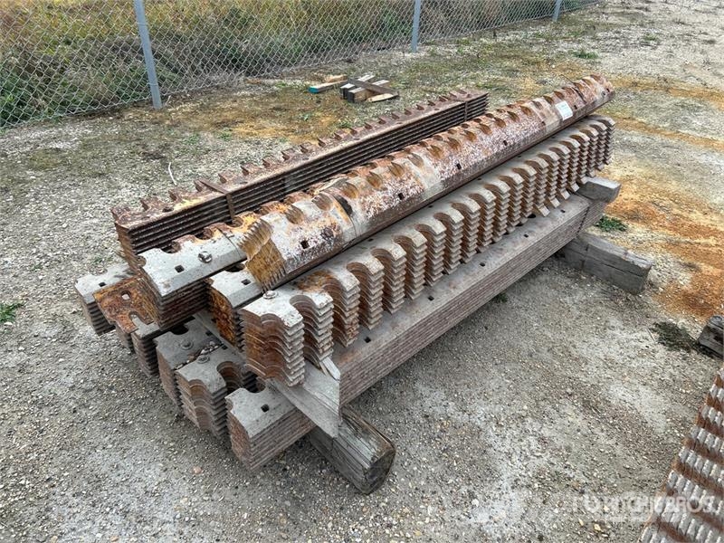 Quantity of (107) 84 in Motor Grader Bolt-On Blade Drugi deli
