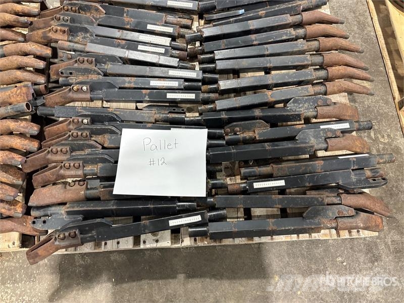 Quantity of (107) John Deere Conserva Pak Air Dril Andre komponenter