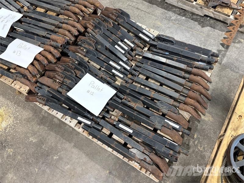 Quantity of (107) John Deere Conserva Pak Air Dril Andre komponenter