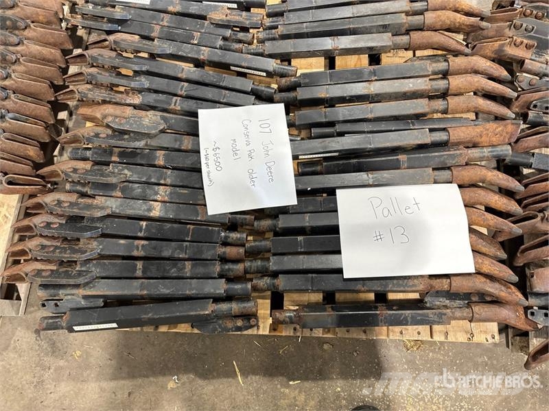 Quantity of (107) John Deere Conserva Pak Air Dril Andre komponenter