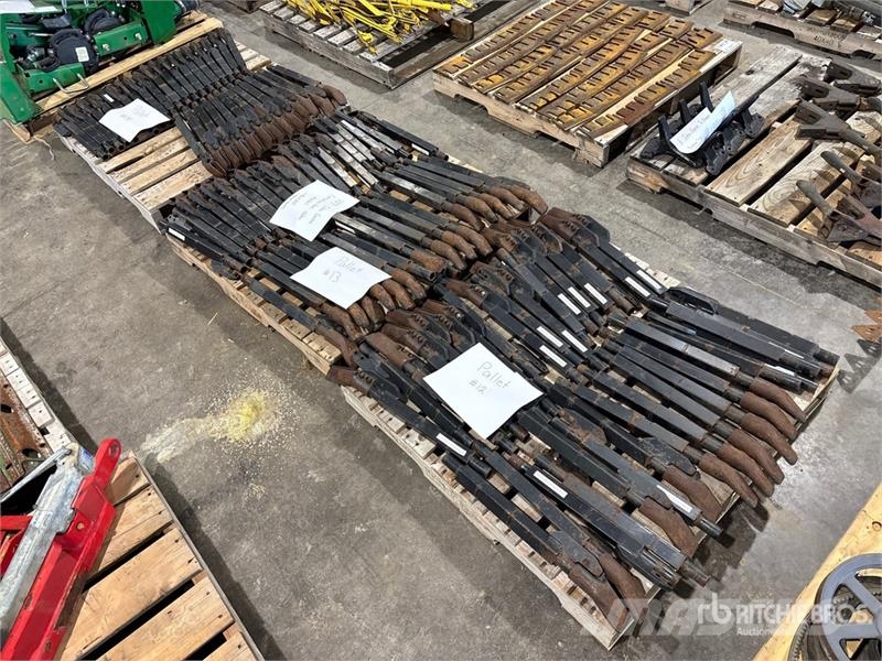 Quantity of (107) John Deere Conserva Pak Air Dril Andre komponenter