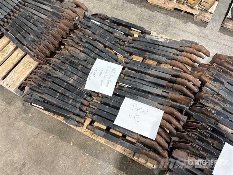 Quantity of (107) John Deere Conserva Pak Air Dril Andre komponenter