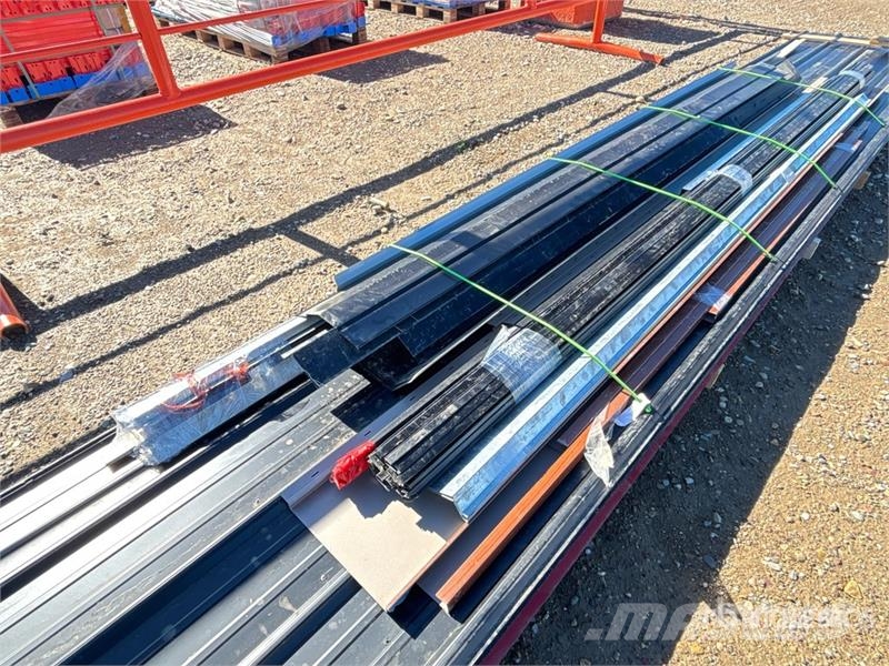Quantity of (11) 21 ft x 3 ft Galvanized Metal Roo Seilwinden, Bauaufzüge und Lastenaufzüge
