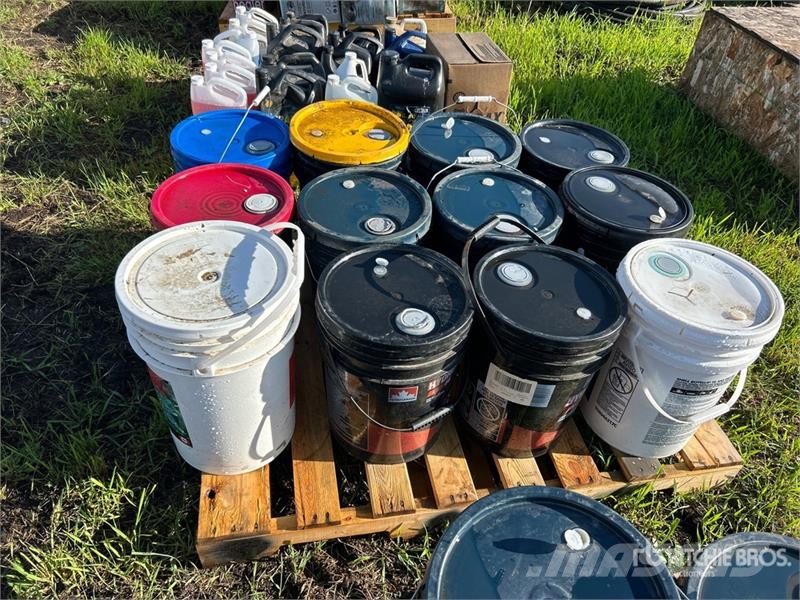  Quantity of (11) 5 gal Pails of Assorted Lubricant Ďalšie komponenty