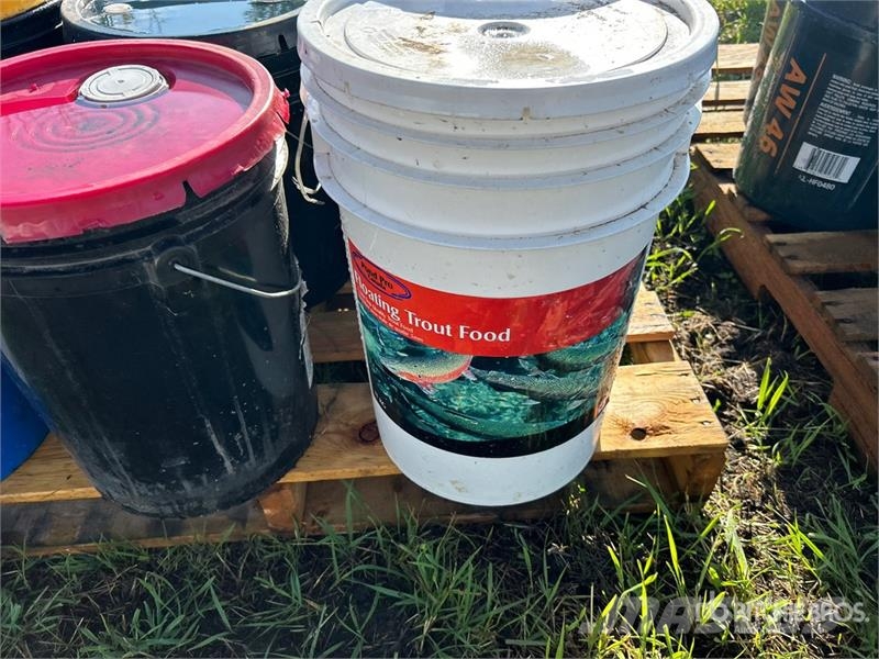  Quantity of (11) 5 gal Pails of Assorted Lubricant Ďalšie komponenty