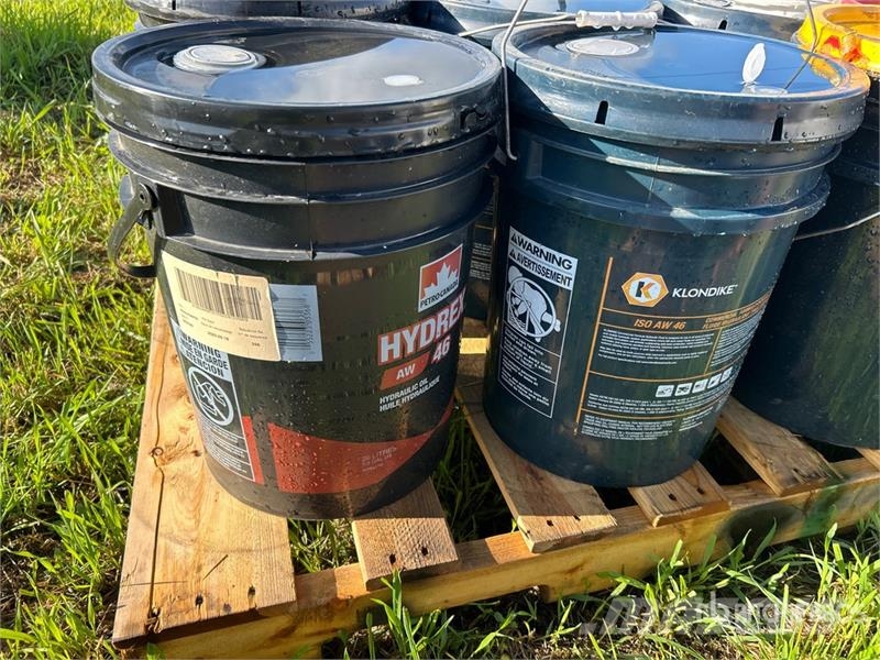  Quantity of (11) 5 gal Pails of Assorted Lubricant Ďalšie komponenty