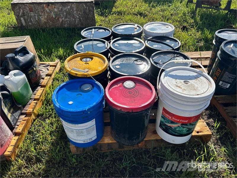  Quantity of (11) 5 gal Pails of Assorted Lubricant Ďalšie komponenty