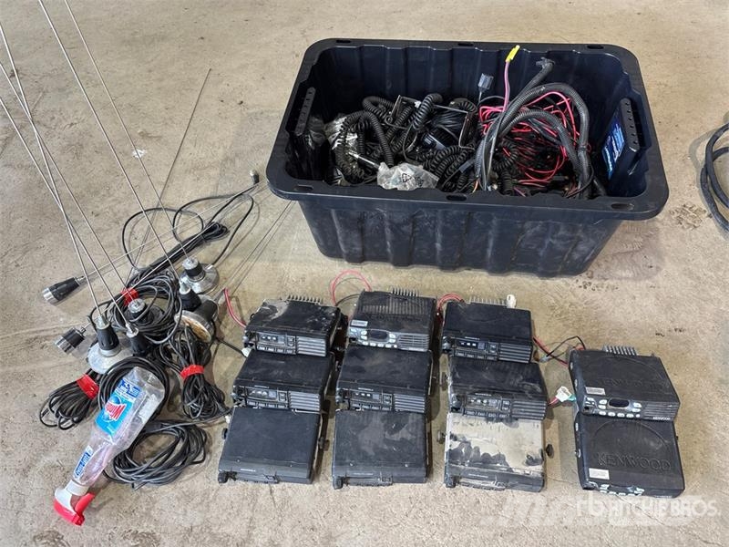 Quantity of (11) VHF Radios Drugi deli