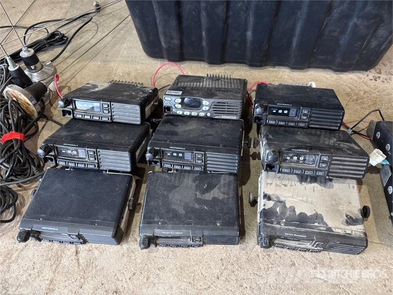 Quantity of (11) VHF Radios Drugi deli