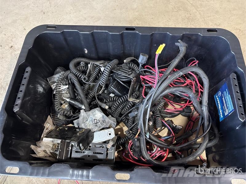Quantity of (11) VHF Radios Drugi deli