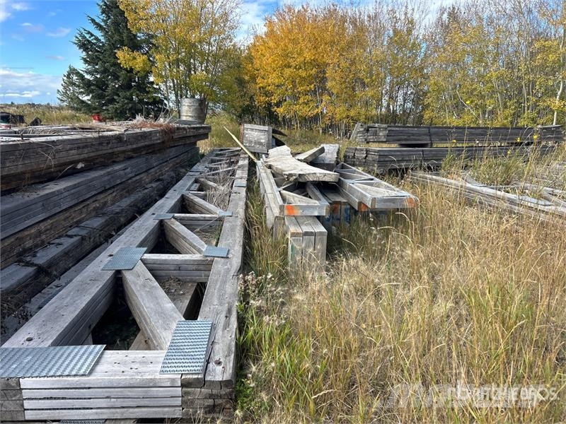 Quantity of (115) Weathered Wooden Rafters Andre komponenter
