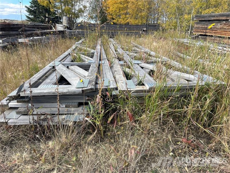 Quantity of (115) Weathered Wooden Rafters Andre komponenter
