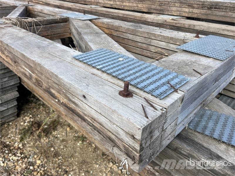 Quantity of (115) Weathered Wooden Rafters Andre komponenter