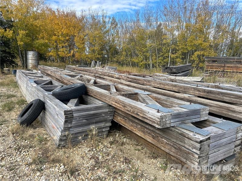 Quantity of (115) Weathered Wooden Rafters Andre komponenter