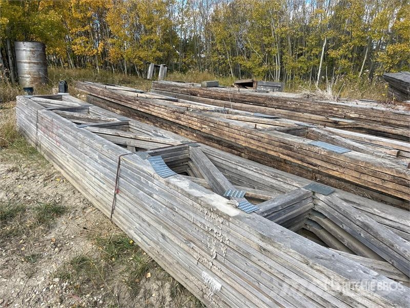 Quantity of (115) Weathered Wooden Rafters Andre komponenter