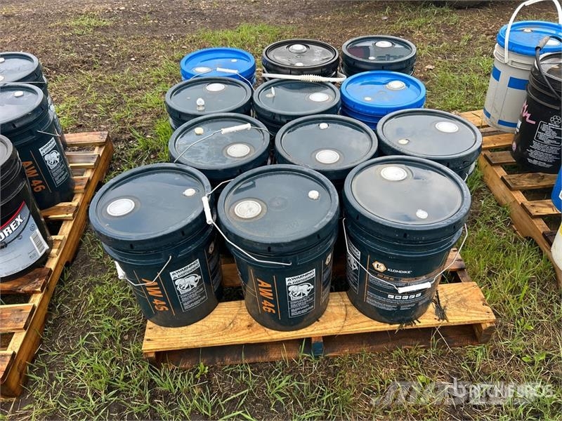  Quantity of (12) 5 gal Pails of Assorted Oil & Lub Ďalšie komponenty