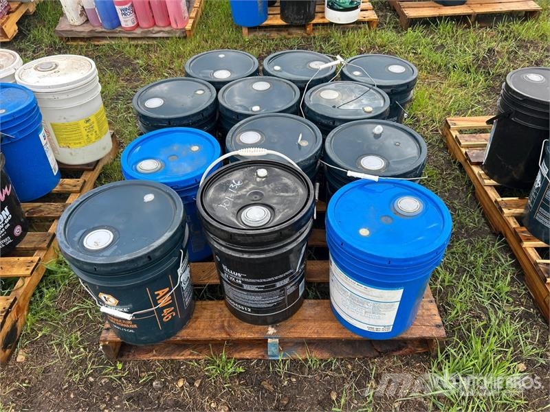  Quantity of (12) 5 gal Pails of Assorted Oil & Lub Ďalšie komponenty