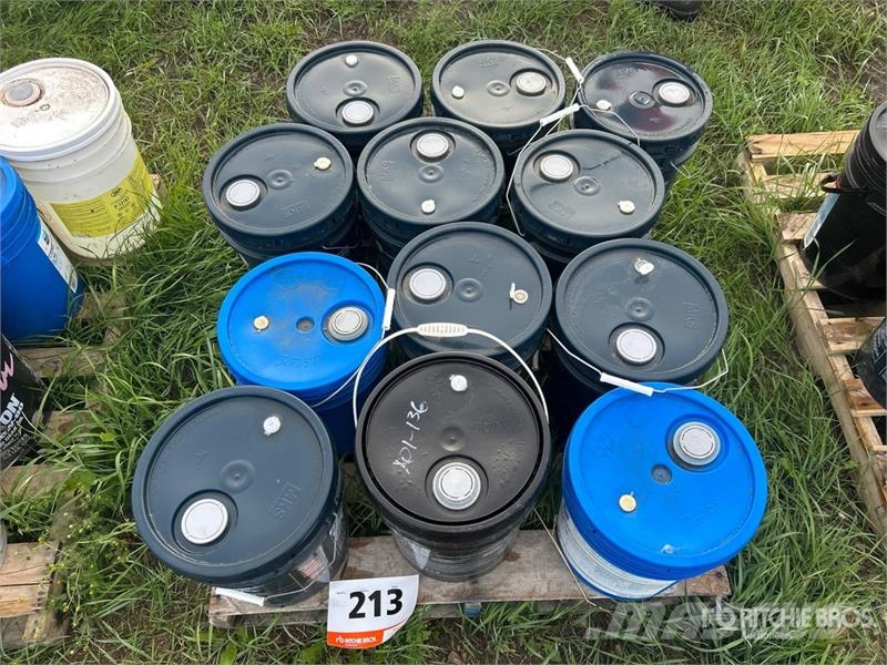  Quantity of (12) 5 gal Pails of Assorted Oil & Lub Ďalšie komponenty