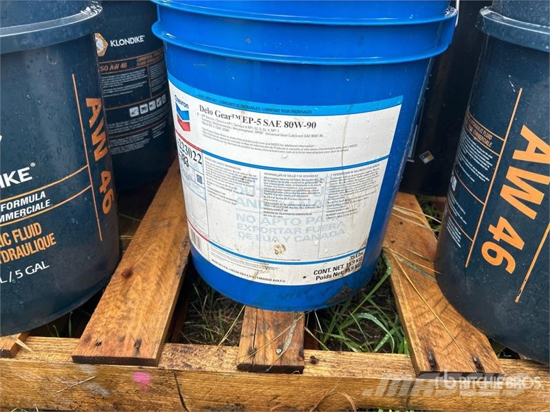  Quantity of (12) 5 gal Pails of Assorted Oil & Lub Ďalšie komponenty