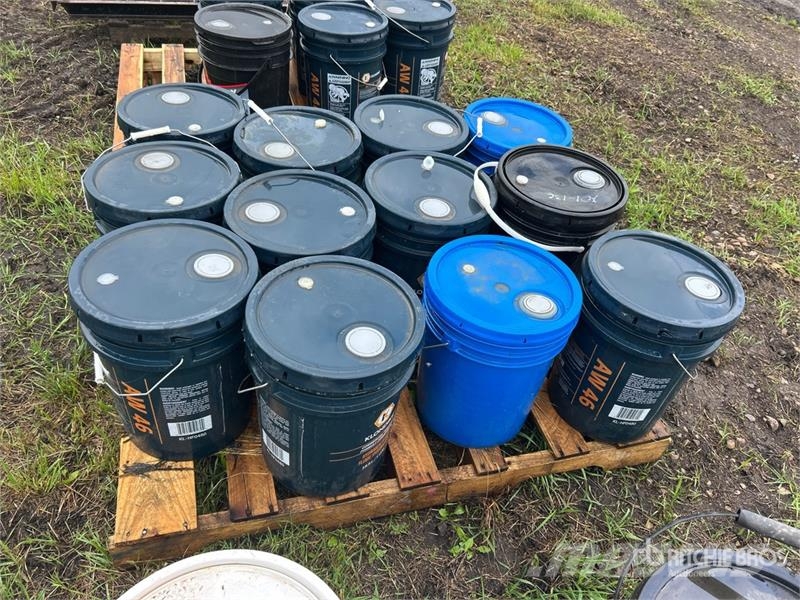  Quantity of (12) 5 gal Pails of Assorted Oil & Lub Ďalšie komponenty