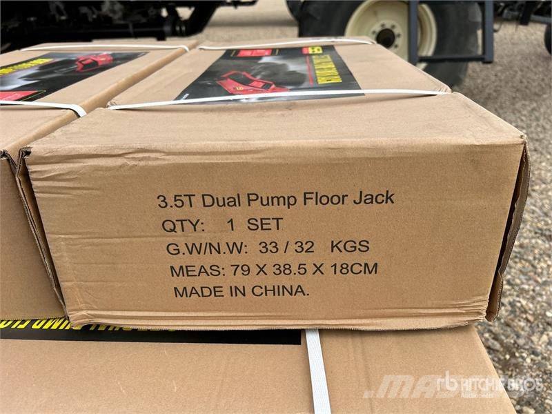 Quantity of (12) BYT FLOJK035 3.5 t Floor Jack (U Diger