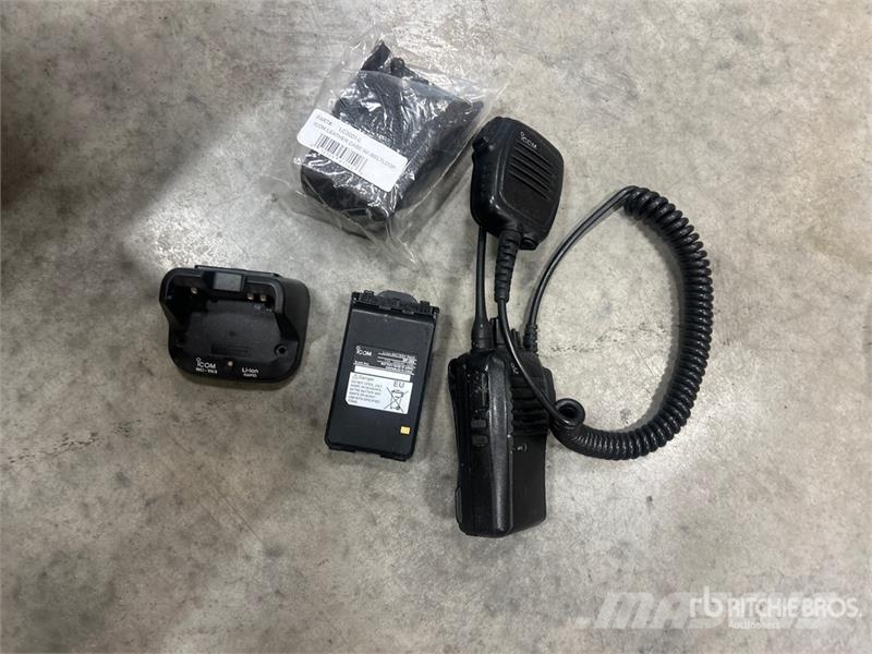Quantity of (12) Icom IC-F4101D Radios Drugi deli