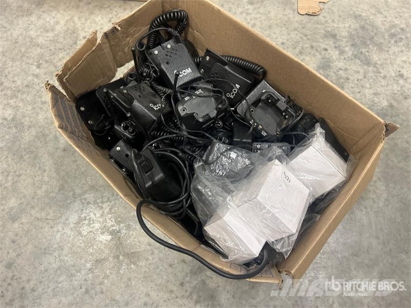 Quantity of (12) Icom IC-F4101D Radios Drugi deli