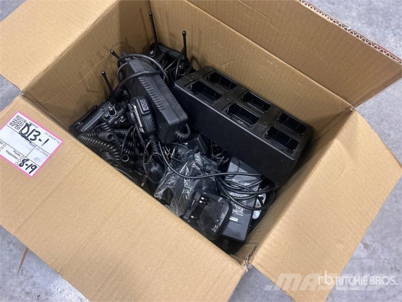 Quantity of (12) Icom IC-F4101D Radios Drugi deli