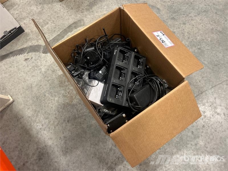 Quantity of (12) Icom IC-F4101D Radios Drugi deli