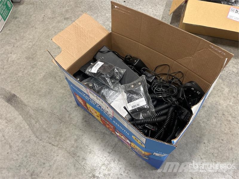 Quantity of (12) Icom IC-F4101D Radios Drugi deli