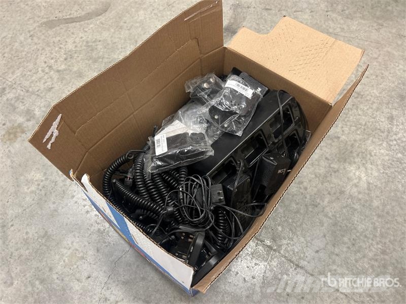 Quantity of (12) Icom IC-F4101D Radios Drugi deli