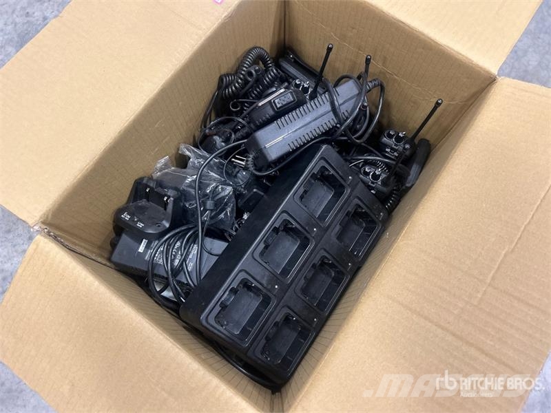 Quantity of (12) Icom IC-F4101D Radios Drugi deli