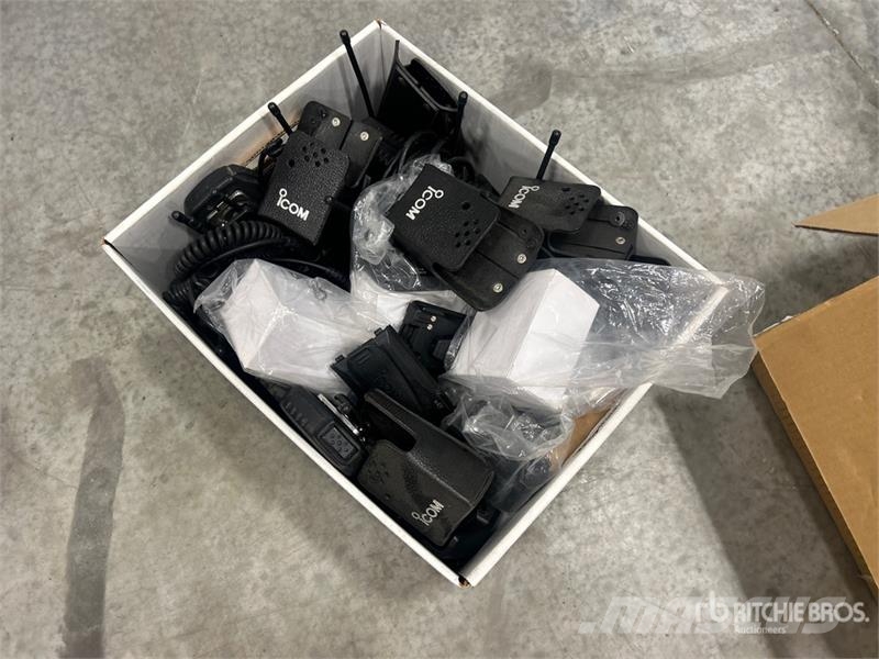 Quantity of (12) Icom IC-F4101D Radios Drugi deli