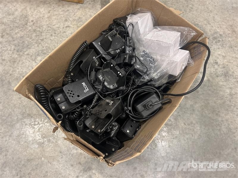 Quantity of (12) Icom IC-F4101D Radios Drugi deli