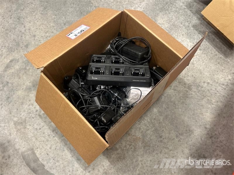 Quantity of (12) Icom IC-F4101D Radios Drugi deli