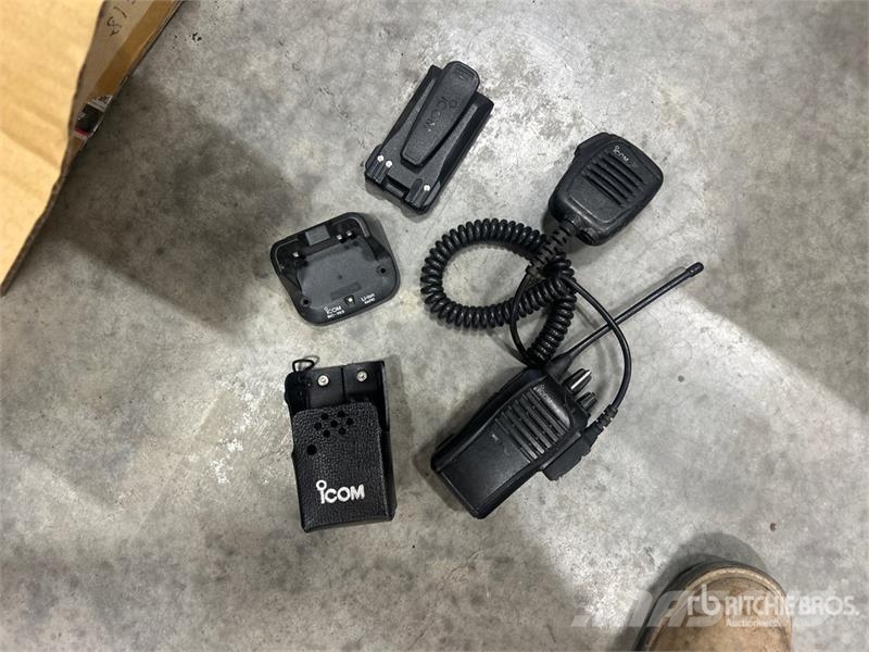 Quantity of (12) Icom IC-F4101D Radios Drugi deli