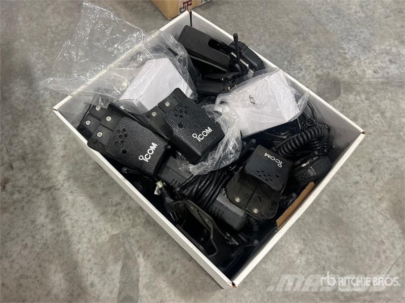 Quantity of (12) Icom IC-F4101D Radios Drugi deli
