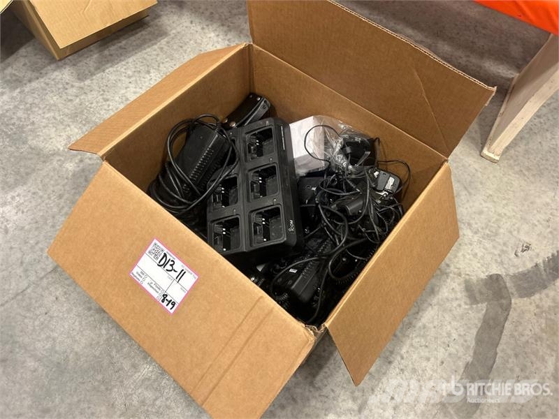 Quantity of (12) Icom IC-F4101D Radios Drugi deli