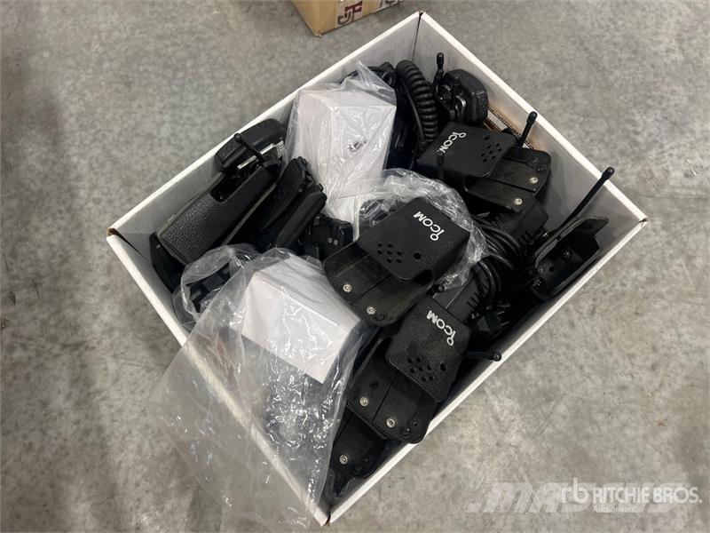 Quantity of (12) Icom IC-F4101D Radios Drugi deli