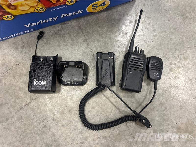 Quantity of (12) Icom IC-F4101D Radios Drugi deli