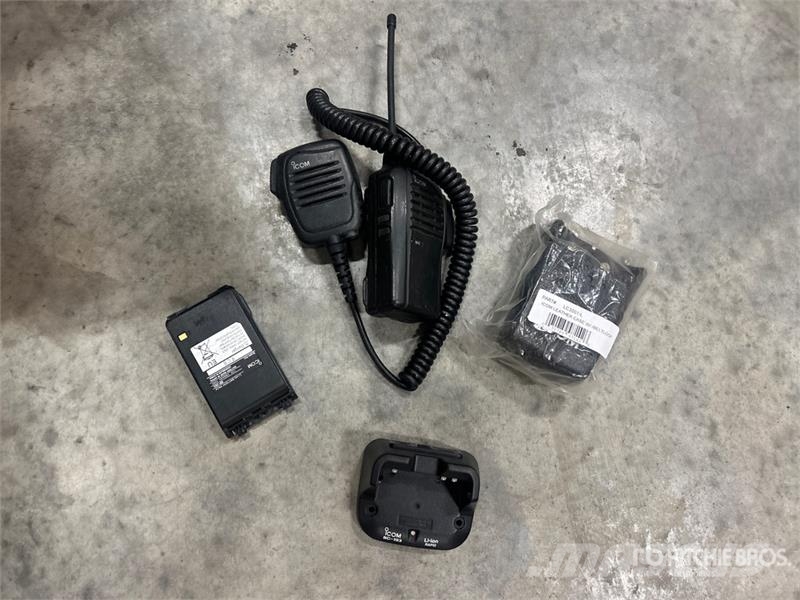 Quantity of (12) Icom IC-F4101D Radios Drugi deli