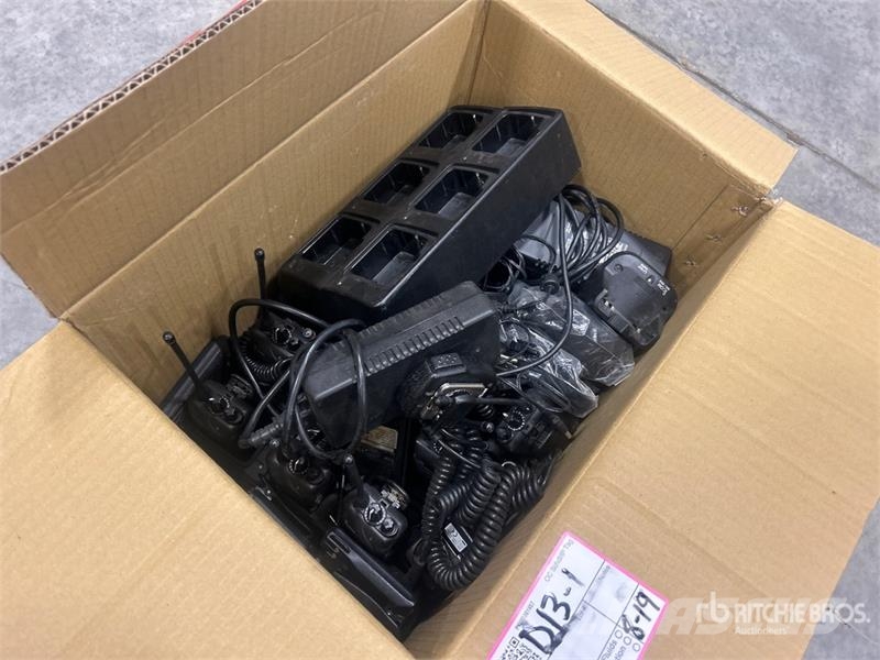 Quantity of (12) Icom IC-F4101D Radios Drugi deli