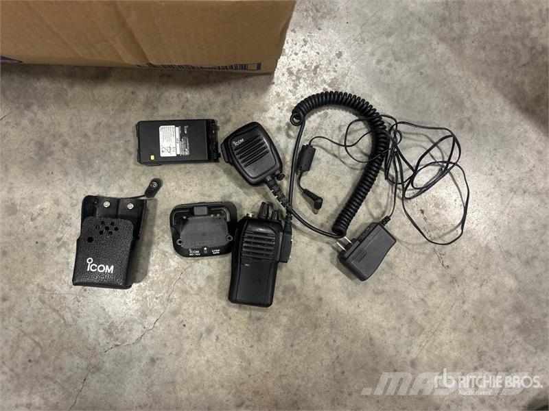 Quantity of (12) Icom IC-F4101D Radios Drugi deli