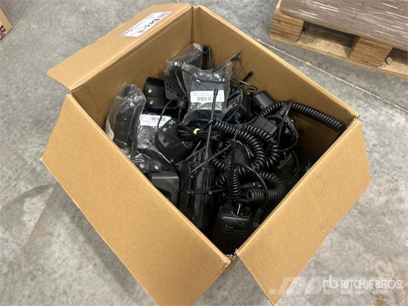 Quantity of (12) Icom IC-F4101D Radios Ďalšie komponenty