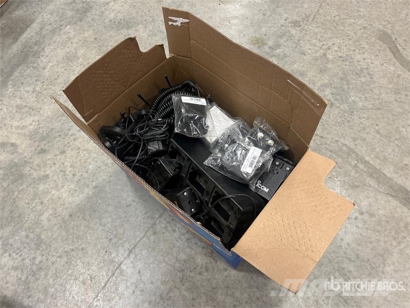 Quantity of (12) Icom IC-F4101D Radios Drugi deli