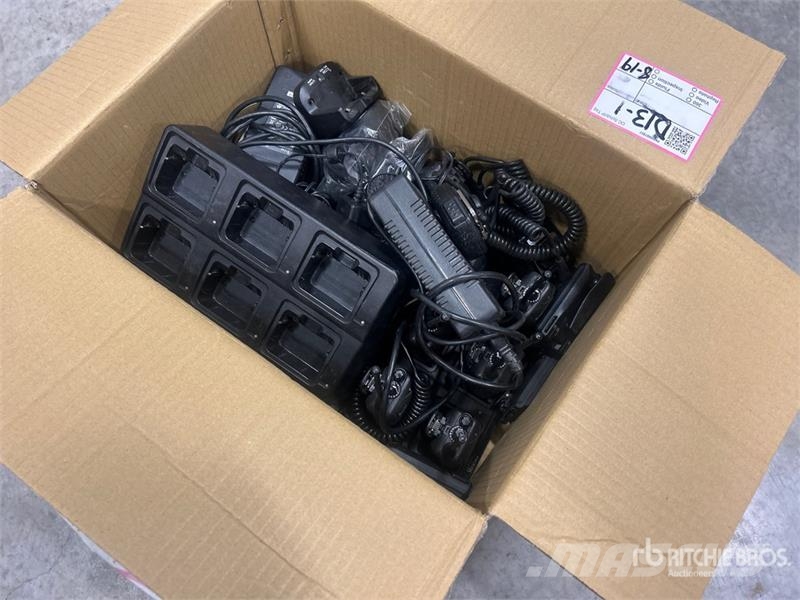Quantity of (12) Icom IC-F4101D Radios Drugi deli