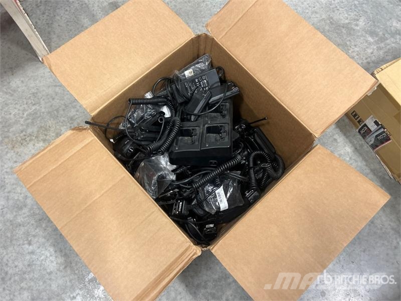 Quantity of (12) Icom IC-F4101D Radios Drugi deli