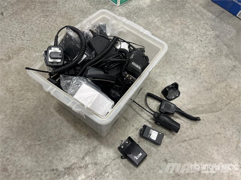 Quantity of (12) Icom IC-F4101D Radios Drugi deli