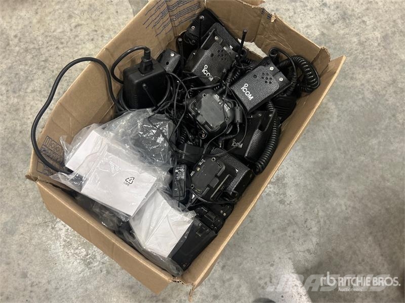 Quantity of (12) Icom IC-F4101D Radios Drugi deli