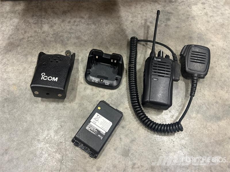 Quantity of (12) Icom IC-F4101D Radios Drugi deli